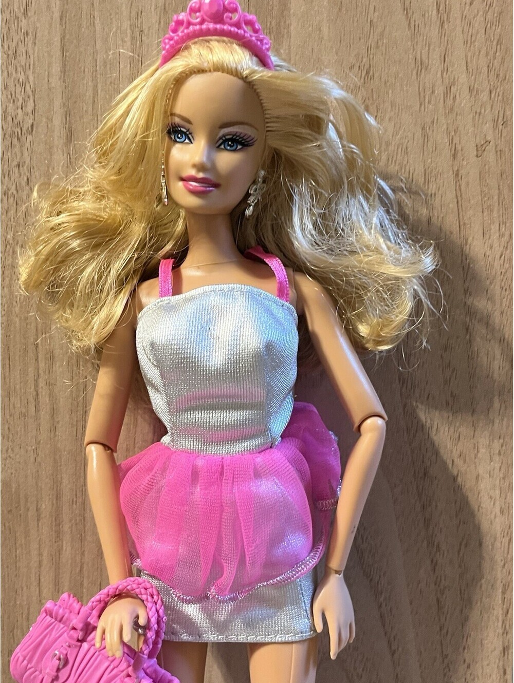 Barbie 2009 MADE TO MOVE Articulated Doll - Poseable Blonde Hair - CUTE! Dressed
